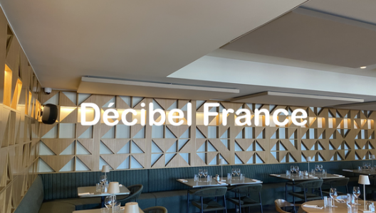 Améliorer l'expérience des restaurants avec des solutions de réduction de réverbération