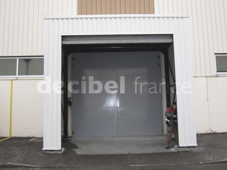 Une porte decibel france rw = 52db